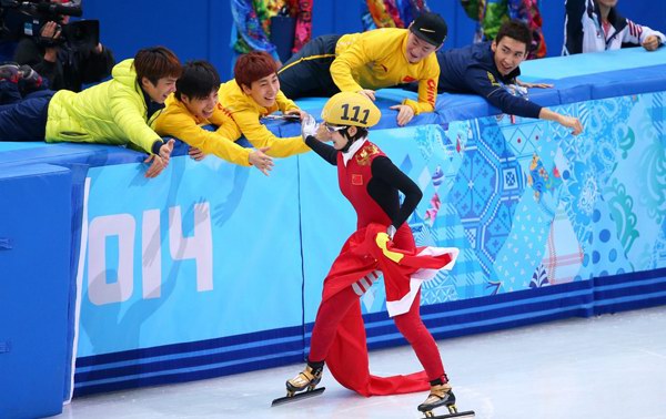 Finale du 500 m féminin sur courte piste : Li Jianrou remporte la première médaille d'or de la Chine